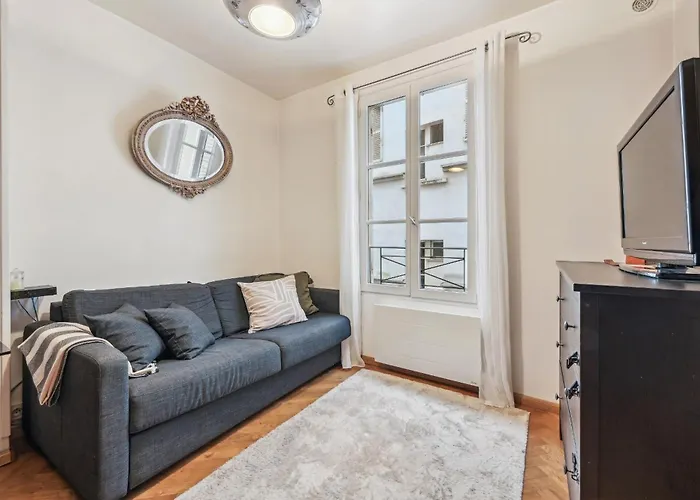 Bnbnova - Eiffel Tower & Des Invalides - 1br